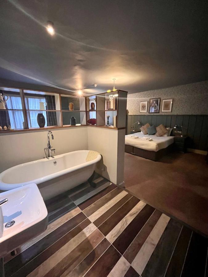 The Ostrich Inn Colnbrook London Heathrow Slough Eksteriør billede